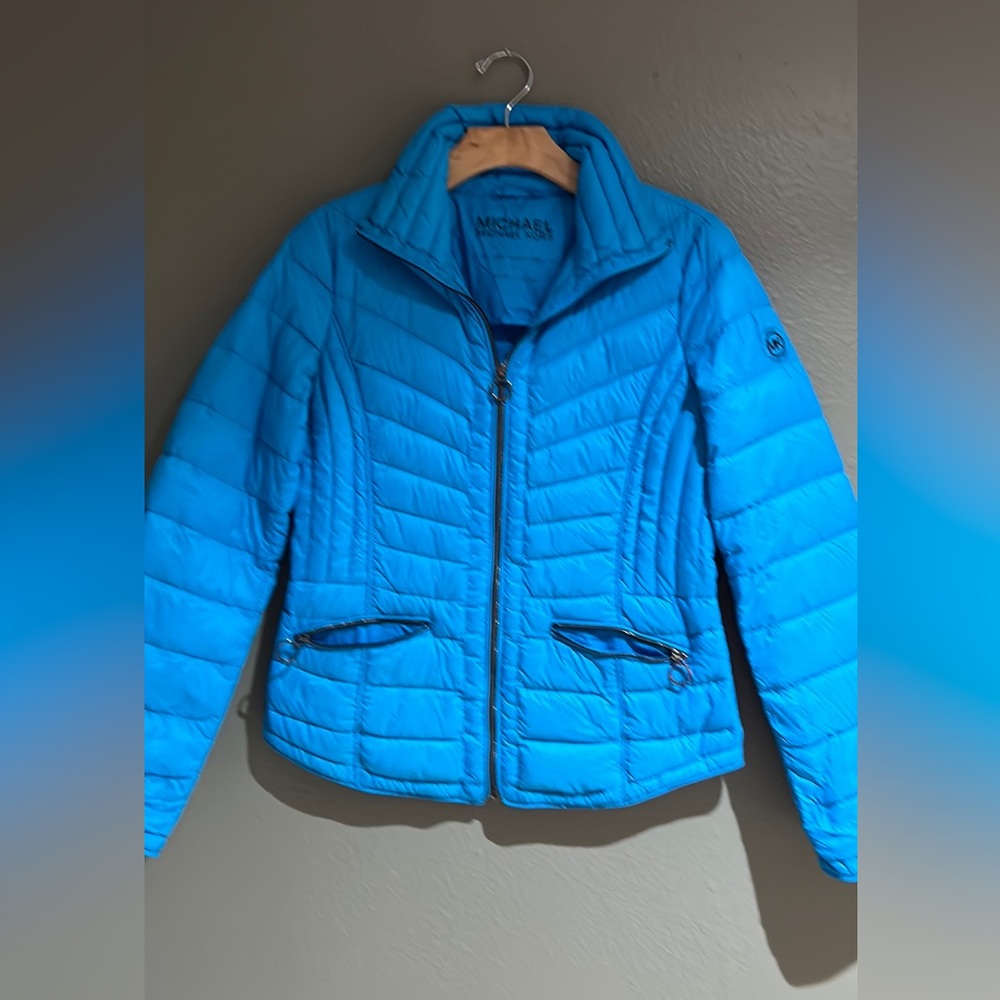 Michael Kors puffer jacket. Gently used no damanes